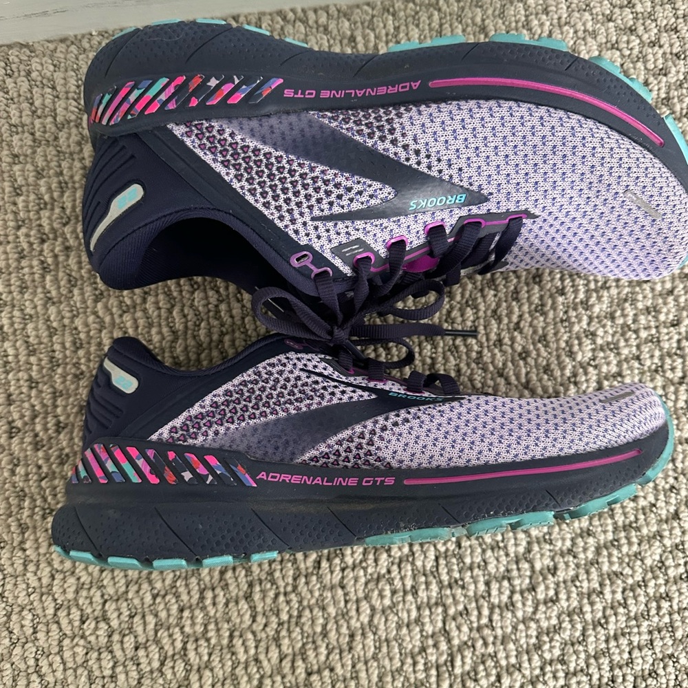 Brooks Adrenaline GTS 22